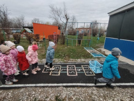 прыгают прыгают.